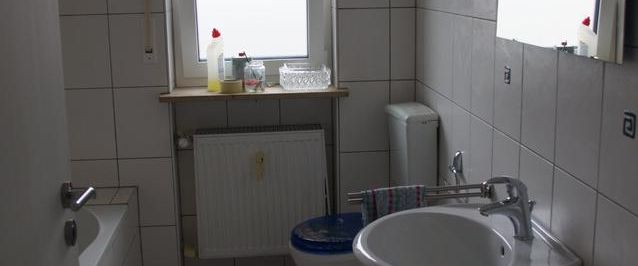 Helle 4-Zimmer-Obergeschosswohnung mit Balkon in Heßdorf - Photo 1