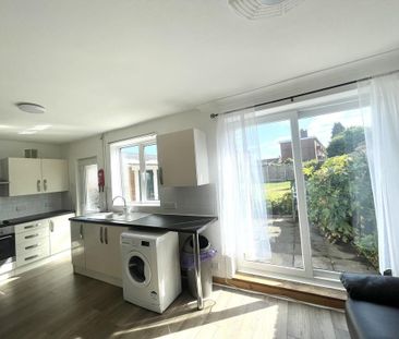 4 bedroom semi-detached house to rent - Photo 4