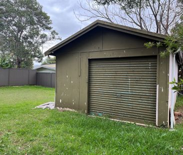 Large three bedroom home in the heart of Ingleburn - Photo 4