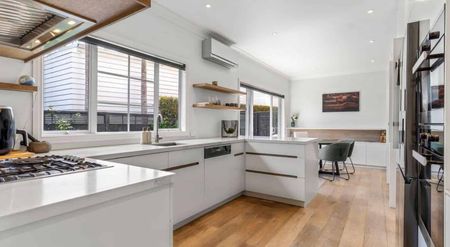 Luxury Home - Photo 5