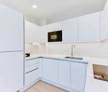 Apartment in the popular Hanwell Square development. - Photo 3