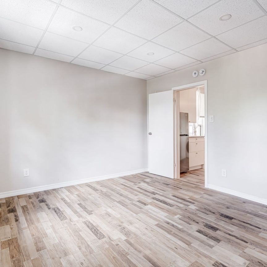 For Lease - 2443 dundas Street Unit# Upper Unit 2, Toronto, Ontario - Photo 1