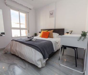 Calle Martínez de la Rosa, Málaga, Andalusia 29010 - Photo 6