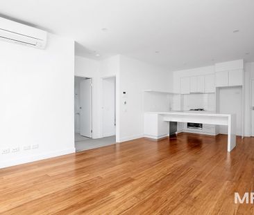 Modern and parkside location with whitegoods included - Photo 5