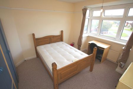 7 Bedroom Student House – Surbiton (Raeburn Avenue, KT5 9BW) - Photo 2