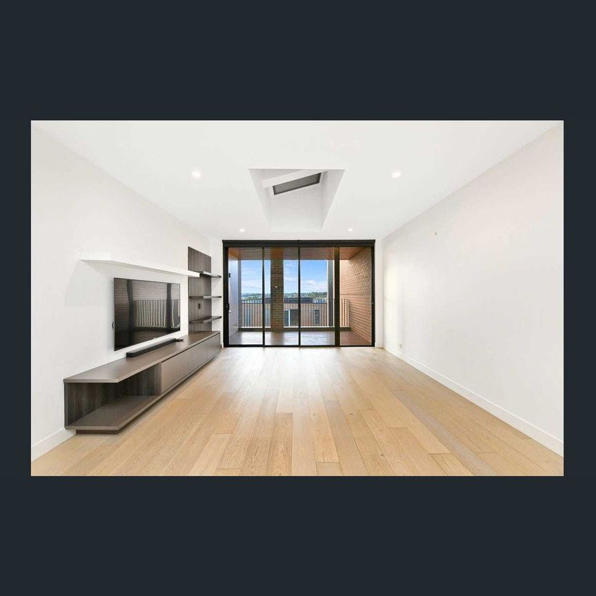 Stunning sun drenched apartment oozing with style - Photo 1