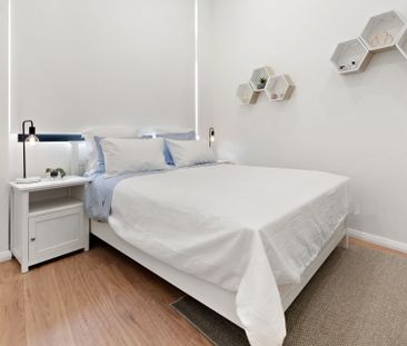 Top floor designer luxury apartment - Photo 4