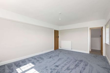 A beautifully renovated farmhouse with countryside views - Photo 2