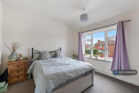 3 bedroom semi-detached house to rent - Photo 5