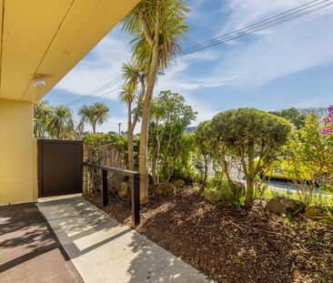 Downstairs 2 bedroom Unit Close To The Beach! - Photo 4