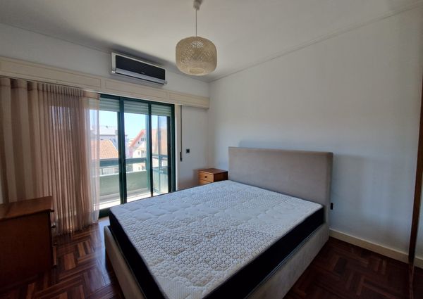 Apartamento T3 Renovado na Praia da Barra - 2ª Linha do Mar.