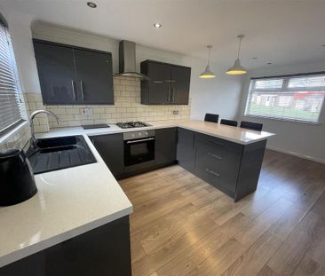 3 bedroom terraced house to rent - Photo 3