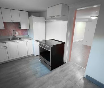 For Lease - 2469 Queen Street Unit# 5, Toronto, Ontario - Photo 3