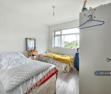 4 bedroom detached house to rent - Photo 2