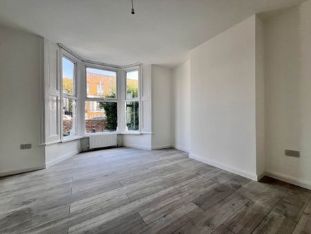 Guide Price £1,850 pcm - Available Now - Unfurnished - Photo 2