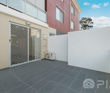 Modern 1 Bedroom + Study Apartment For Lease - Photo 2