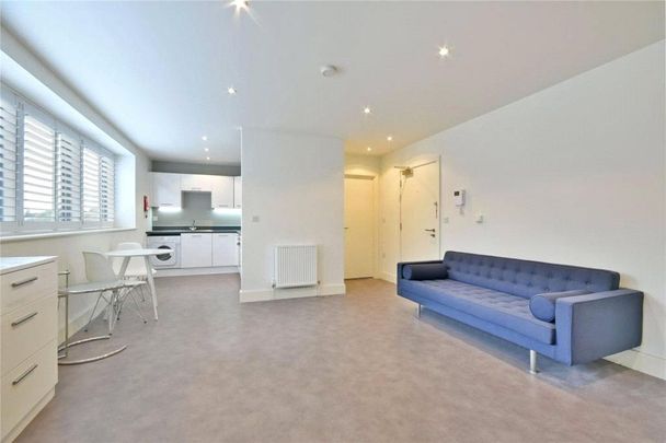 Studio to rent - Photo 1