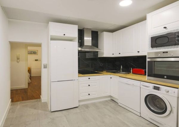 Calle del Caballero de Gracia, Madrid, Community of Madrid 28013