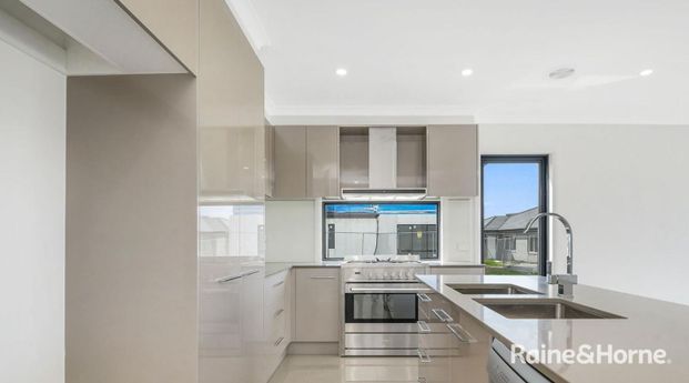 14 Luster Circuit, Cranbourne South, VIC 3977 - Photo 1