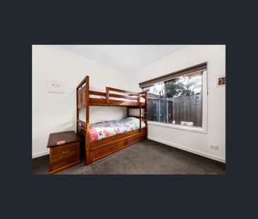 Near-New Three-Bedroom Unit in Prime Highett Location - Photo 5