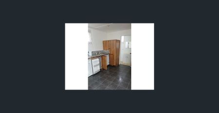 Minutes walk to the beach - Please Call (03) 6427 8886 or 0418 218 731 for inquiries - Photo 3