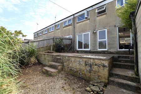 4 bedroom terraced house to rent - Photo 2