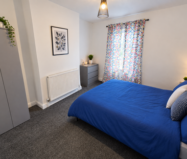 4 bedroom house of multiple occupation to rent - Photo 1