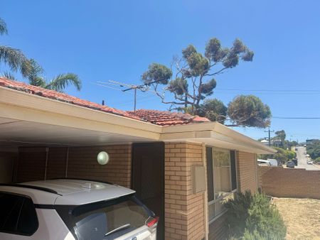 Coastal Living Made Easy – Walk to Scarborough Beach - Photo 4