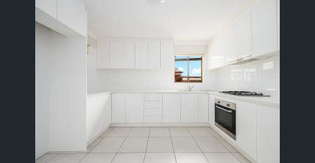 WELL PRESENTED THREE BEDROOM FAMILY HOME IN A CONVENIENT LOCATION - Photo 3