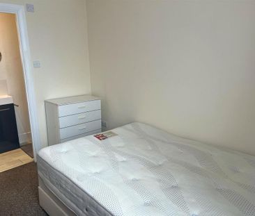 House share to rent - Photo 2