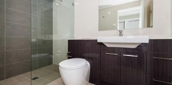 Modern One Bedroom Apartment - Photo 2