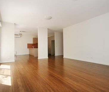 Bright, Modern and spacious Townhouse - Photo 1