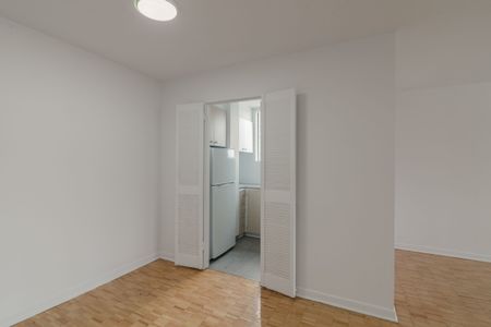 1975 Maisonneuve Blvd West - Photo 2