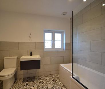 2 bedroom semi-detached house to rent - Photo 6