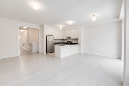 For Lease - 2063 Horace Duncan Crescent, Oshawa, Ontario - Photo 3