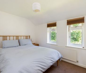Badgers Hollow, Peperharow Road, Godalming, Surrey, GU7 - Photo 5