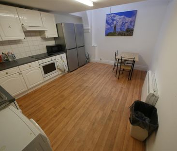 The Mount, Bournemouth, BH1 - Photo 4