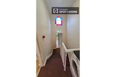 Private ensuite room in North Circular Road, Dublin - Photo 4