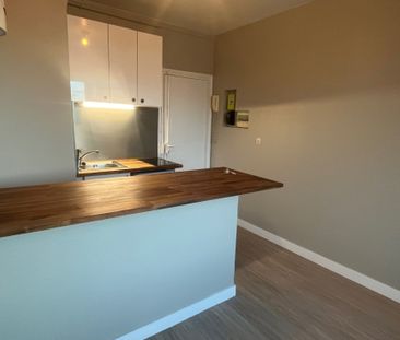 LOCATION - CHARENTON - 2 Pièces - 23.94m² - 6e étage sans ascenseur - Photo 3