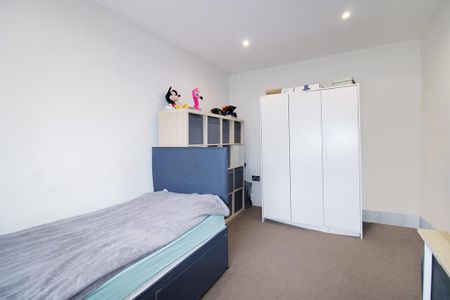 2 bedroom end of terrace house to rent - Photo 5