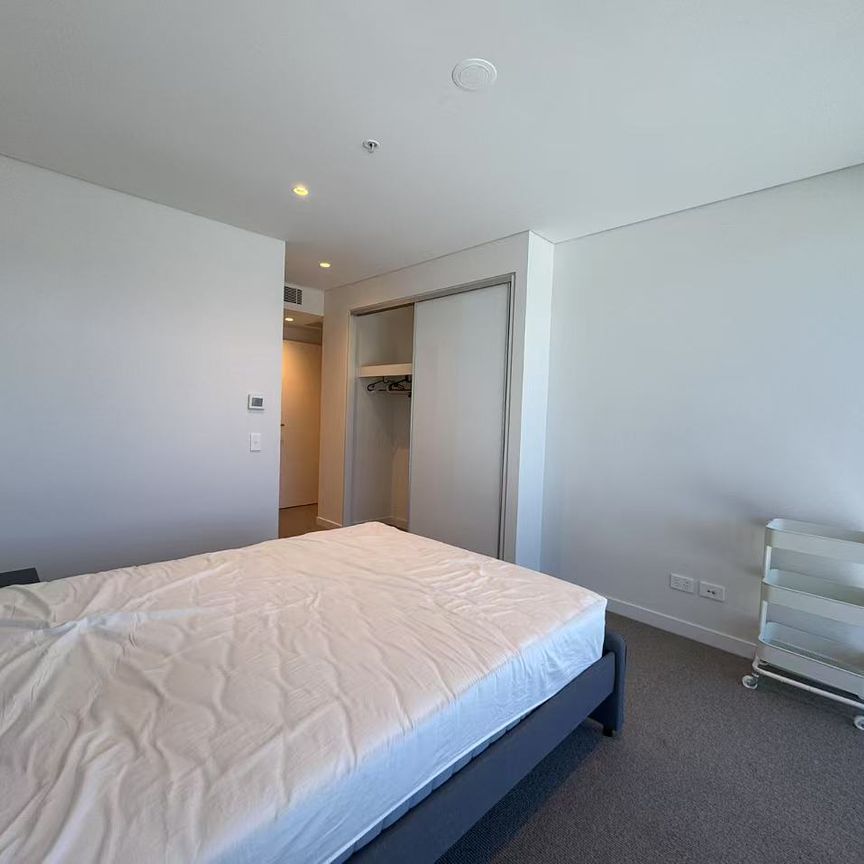 2 Bedroom, 2 Bathroom Apartment with Carpark – Prime South Wharf Location! - Photo 1