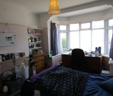 4 bedroom semi-detached house to rent - Photo 5