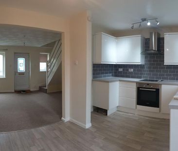 2 bedroom terraced house to rent - Photo 4