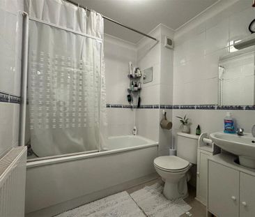 2 bedroom flat to rent - Photo 6