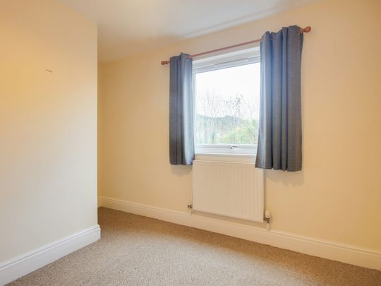 Flat to rent on - Photo 1