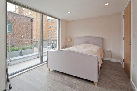 Spectacular 2 bedroom property with balcony and large communal terrace - Photo 5