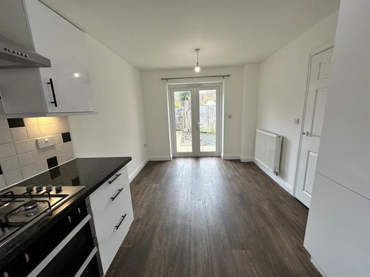 4 bedroom terraced house to rent - Photo 1