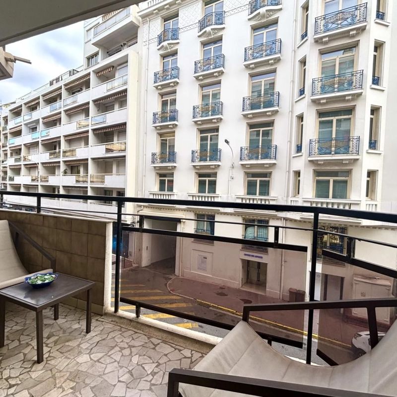 RARE-T2 location longue durée Cannes Banane avec balcon+garage - Photo 1