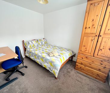 5 Bedrooms, 105 Northfield Road – Student Accommodation Coventry - Photo 2