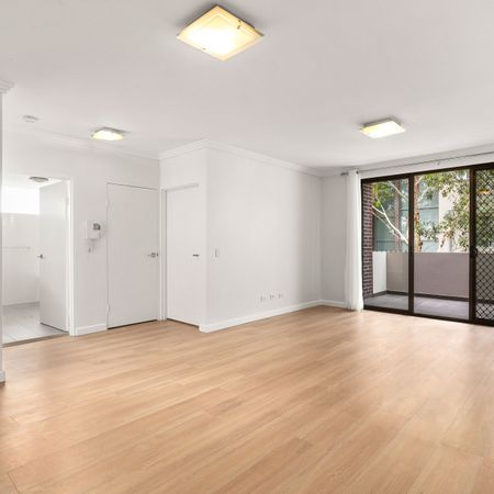 Renovated Apartment with Convenience to Shops and Transport - Photo 3